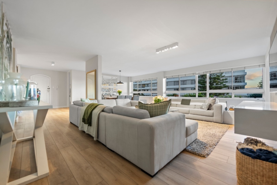 To Let 4 Bedroom Property for Rent in Sea Point Western Cape
